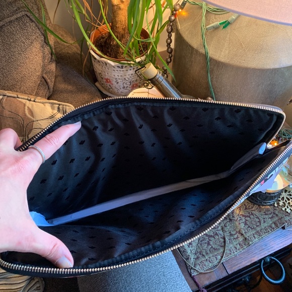 Authentic KATE SPADE Saffiano/leather trim Disney print zip around laptop sleeve - Picture 8 of 11